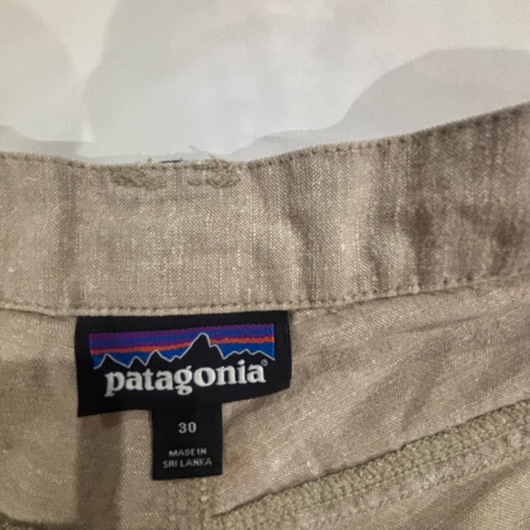 Patagonia Men's Beige Flat Front Shorts - Picture 4 of 8
